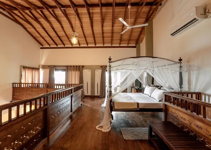 Pearl Divers Beachfront Apartment