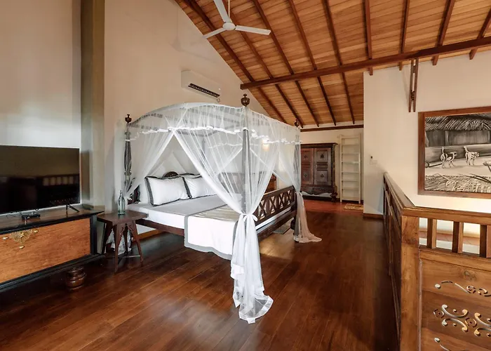 Pearl Divers Beachfront Apartment