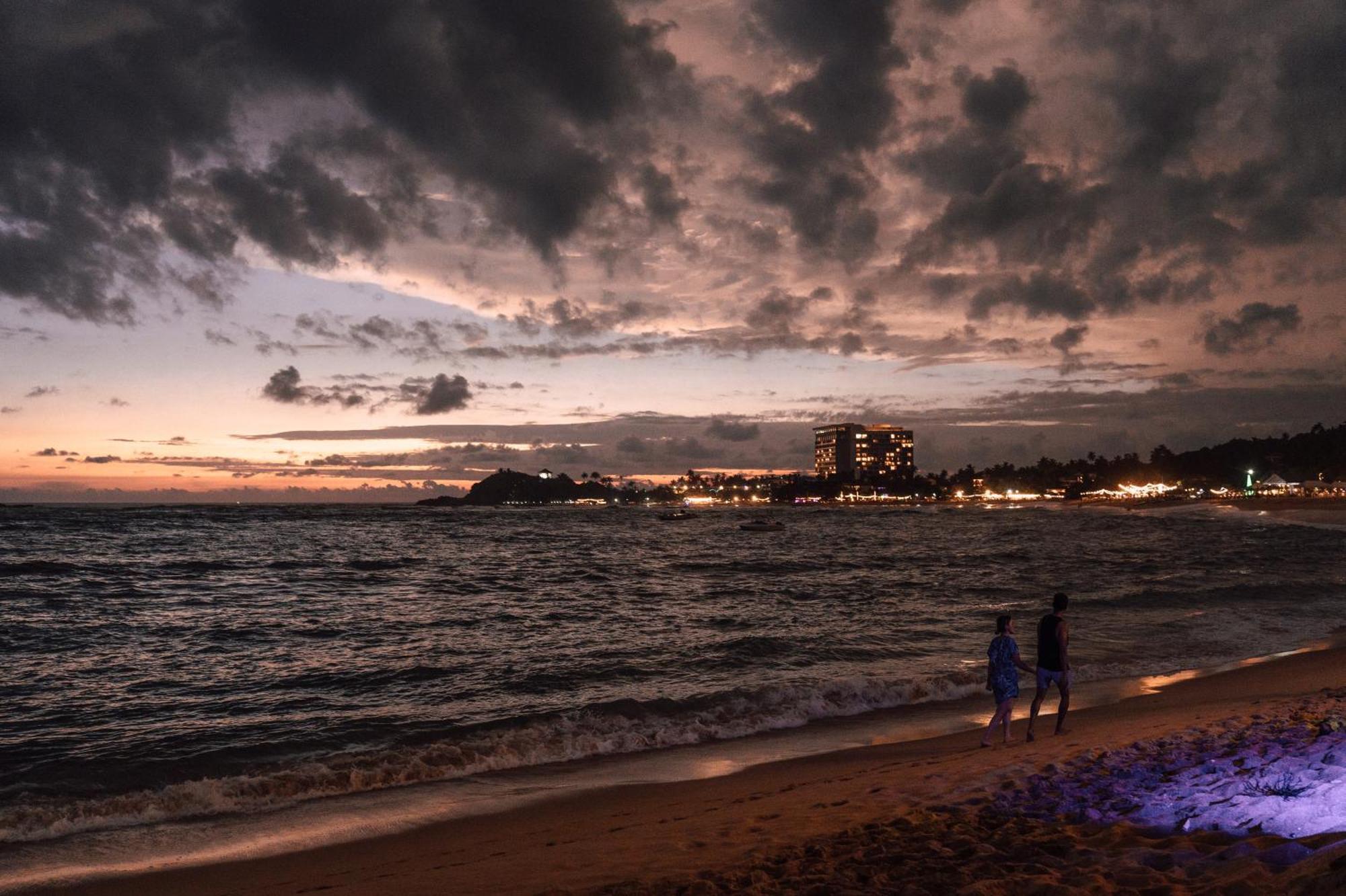 Pearl Divers Beachfront *