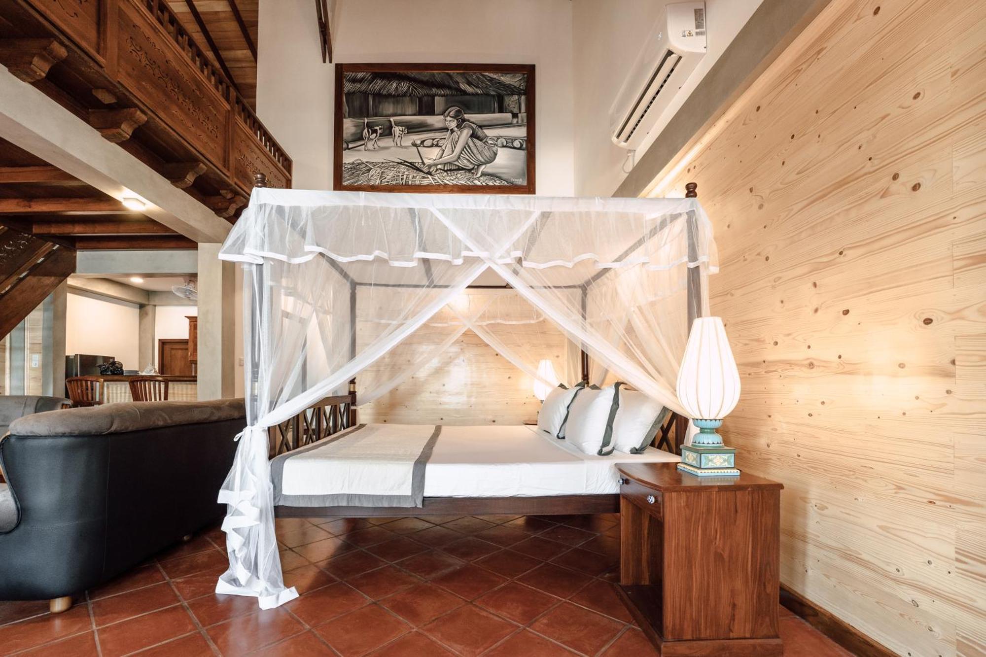 Pearl Divers Beachfront
