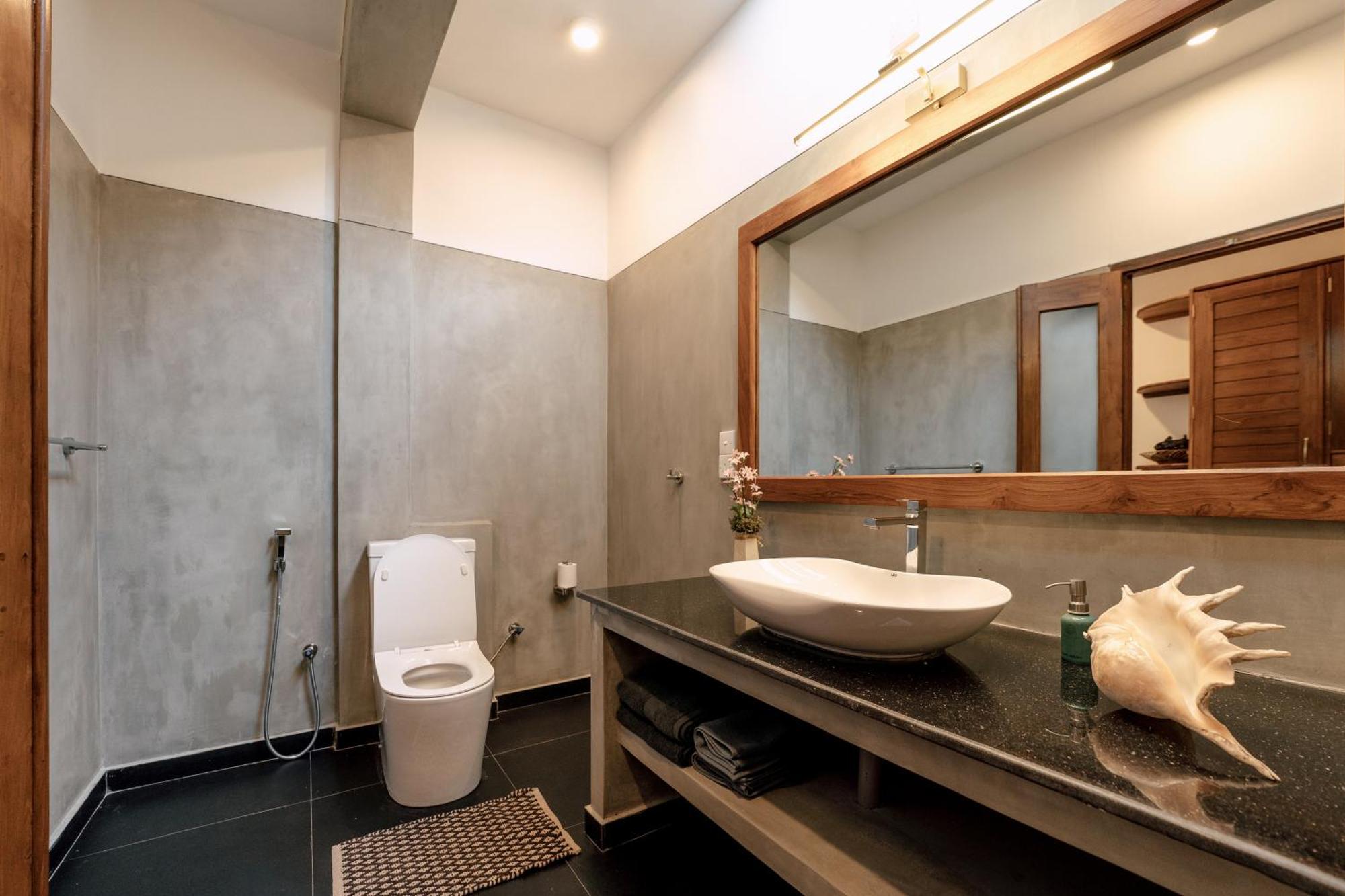 Pearl Divers Beachfront Apartment