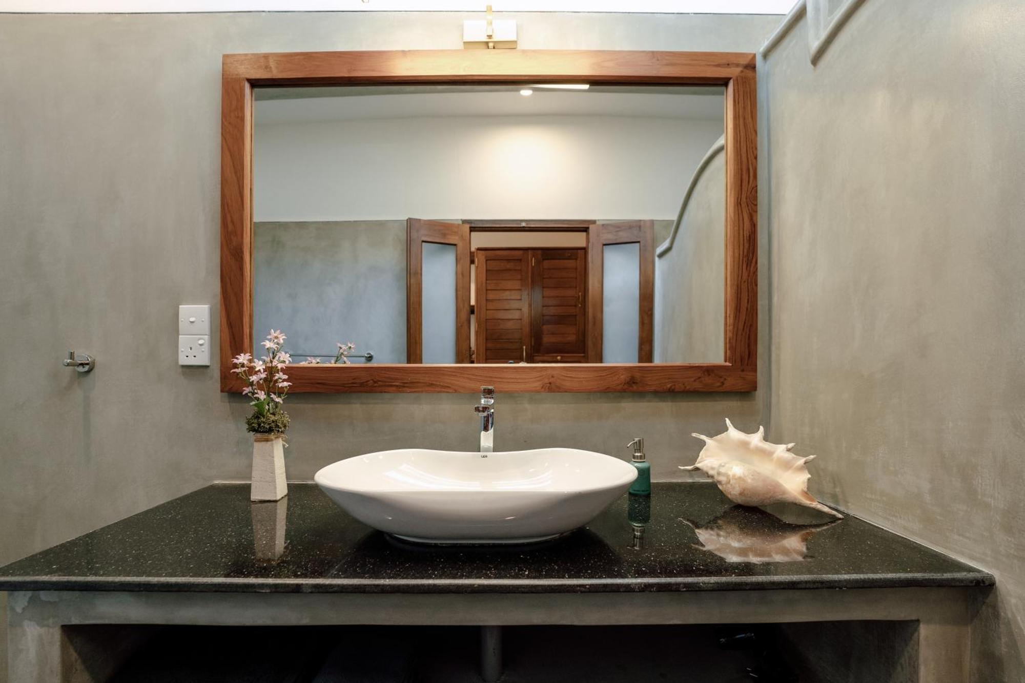 Apartment Pearl Divers Beachfront Unawatuna